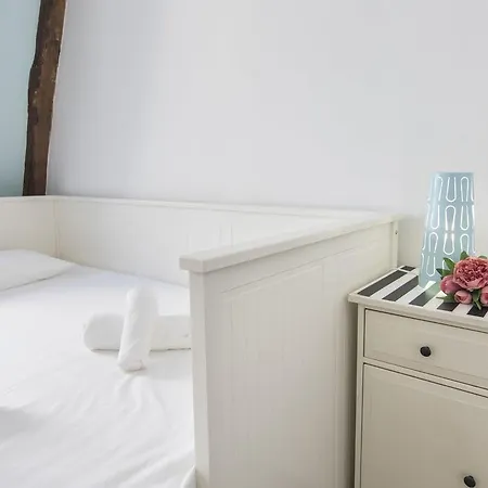 Lovelystay - Vintage In Rosa Street Lisboa